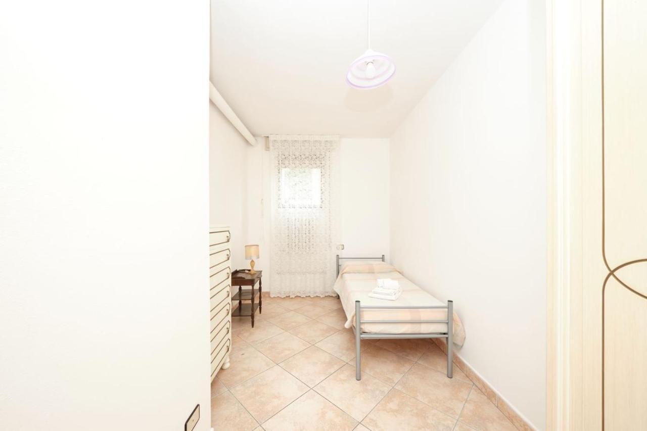 Appartamento Floriana Desenzano del Garda Bagian luar foto