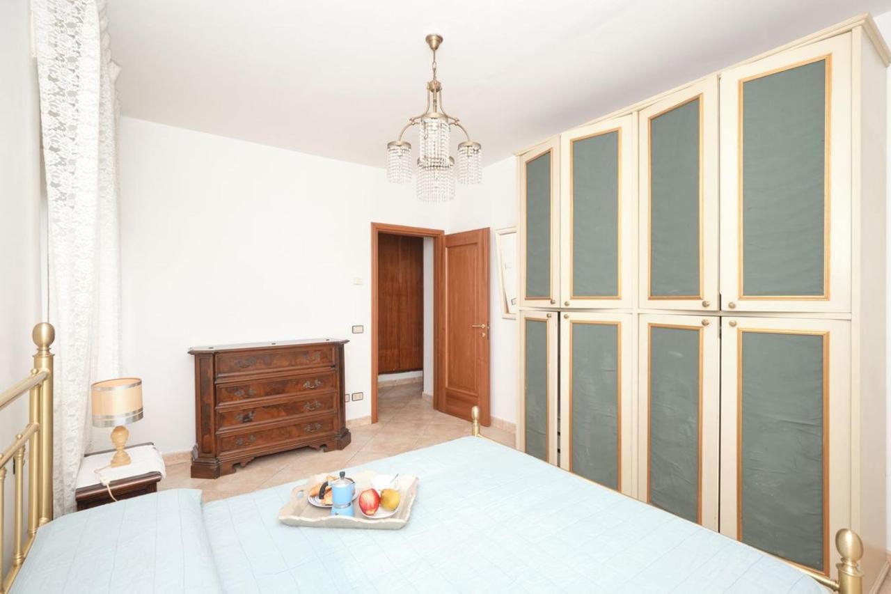 Appartamento Floriana Desenzano del Garda Bagian luar foto