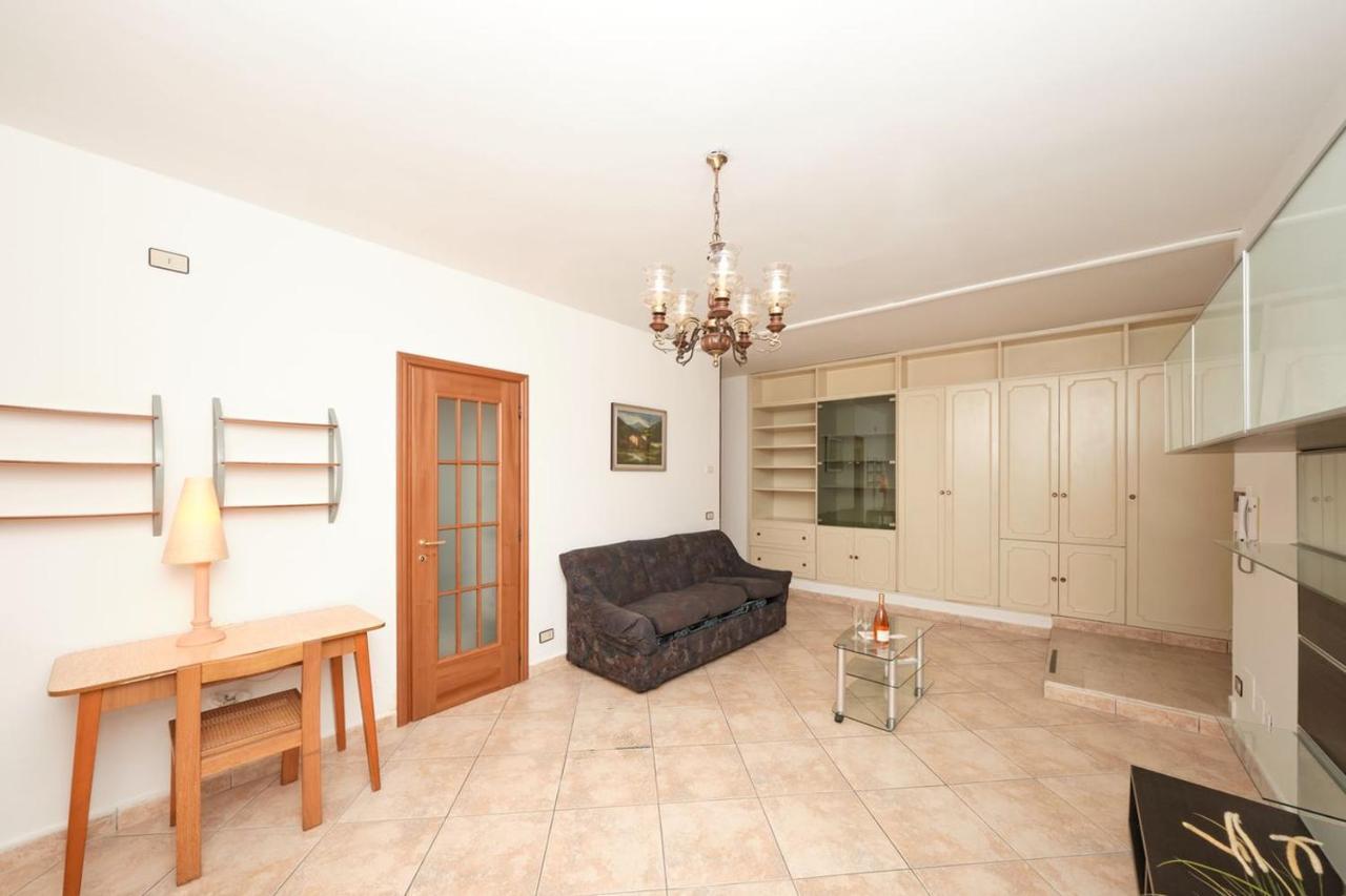 Appartamento Floriana Desenzano del Garda Bagian luar foto