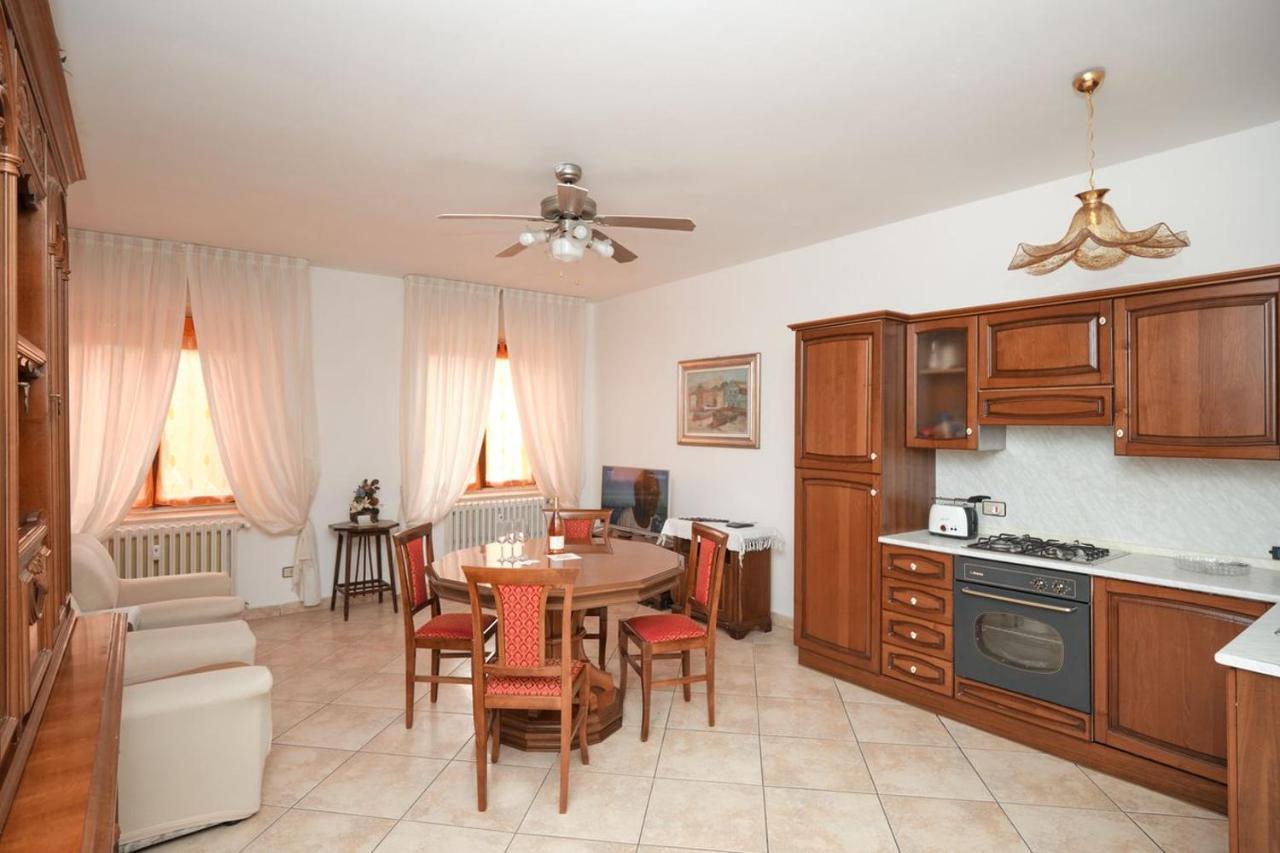 Appartamento Floriana Desenzano del Garda Bagian luar foto