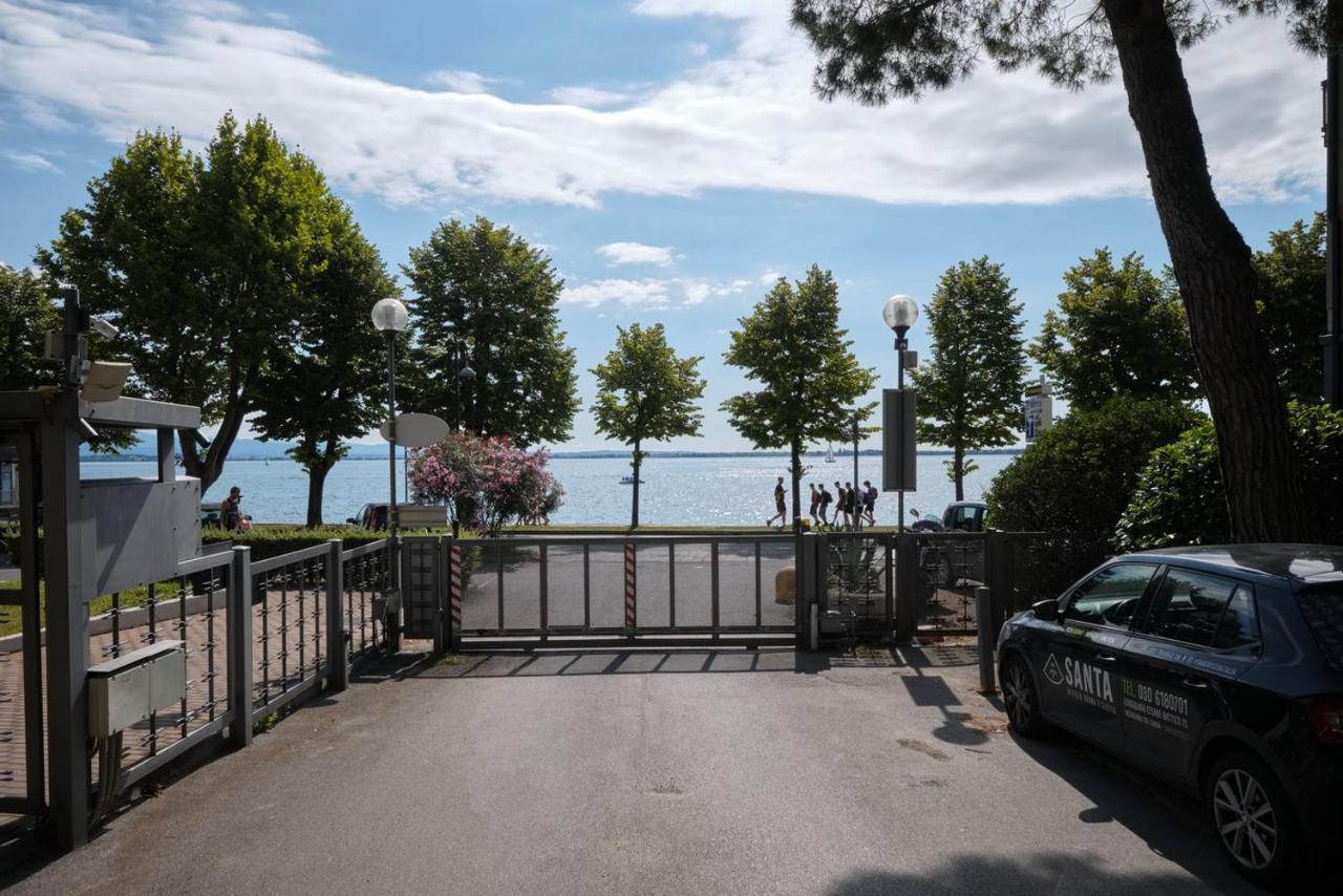 Appartamento Floriana Desenzano del Garda Bagian luar foto